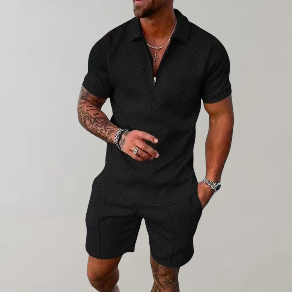 Trendy todelt herresett: shorts og skjorte i sommerlig design. Perfekt for varme dager og fritid.