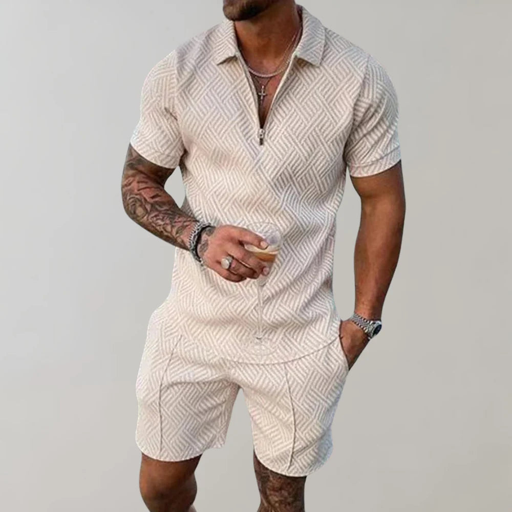 Menns komfortable sommersett med pustende materiale. Todelt med shorts og skjorte for optimal sommerstil.