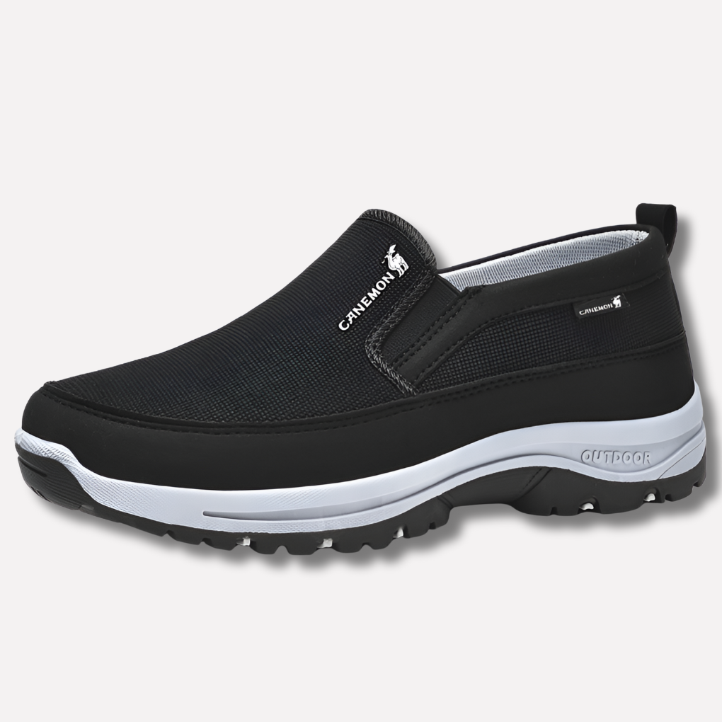 Lettvekts slip-on herresko, vanntett for all slags vær. Perfekt som arbeidssko eller fritidssko.