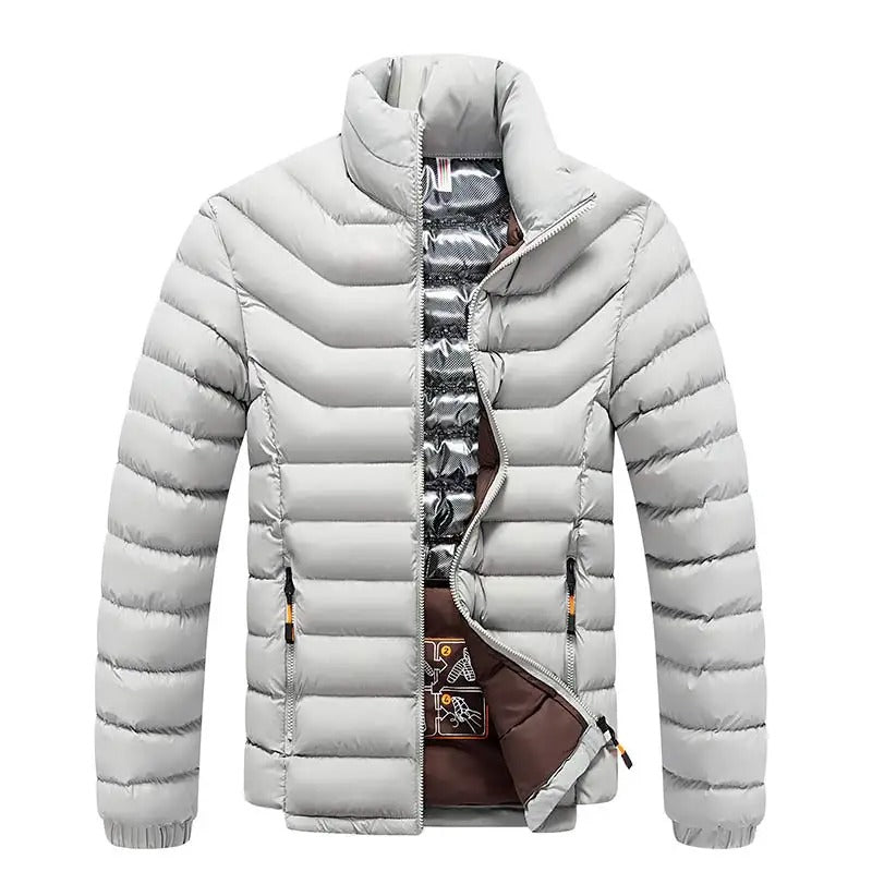 Menns varm vinterparka i tykk, vindtett design. Ideell herrejakke for kalde dager og vinterklær.