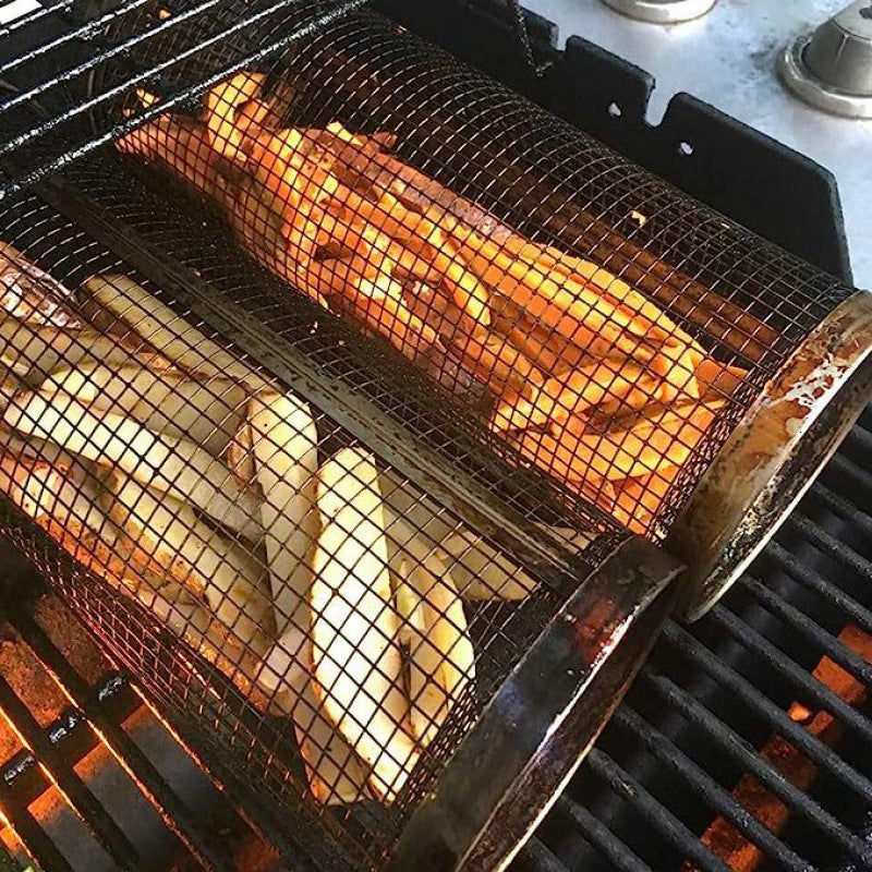 Praktisk metallkurv for grilling av små ingredienser. Holder maten trygg og sikrer enkel snuing.