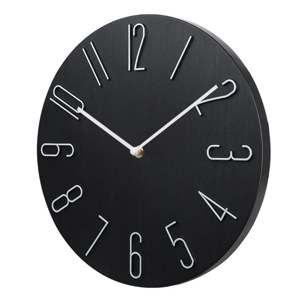 Minimalistisk veggklokke med lydløst kvartsurverk, perfekt for moderne stuer og kontorer.