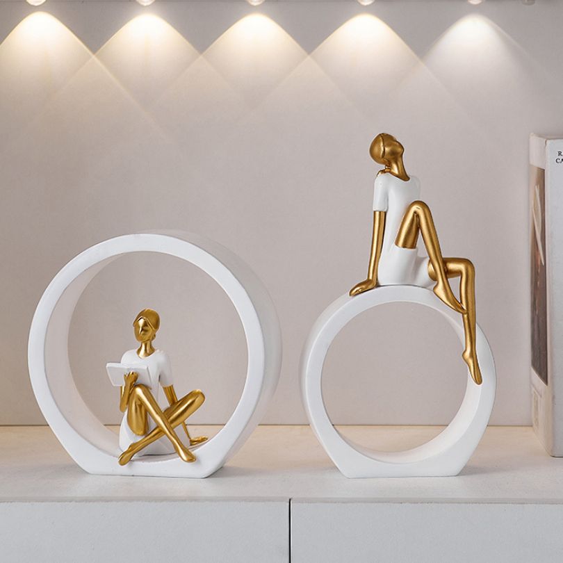 Moderne abstrakt skulptur som skrivebordsdekorasjon, ideell for stilrent kontor eller stue. Unikt kunstobjekt.