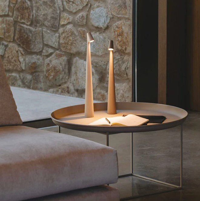 Stilren og dekorativ LED bordlampe. Minimalistisk design som passer perfekt i moderne hjemmebelysning.