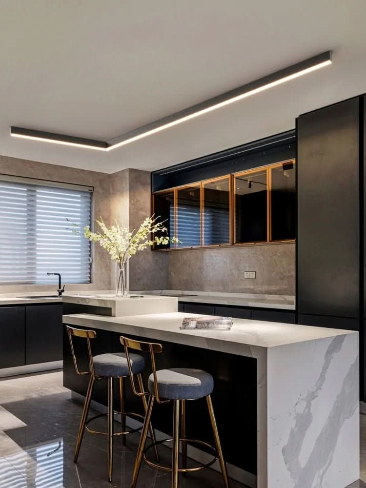 Dimbar LED taklampe, rund form, elegant og moderne belysning til soverom.