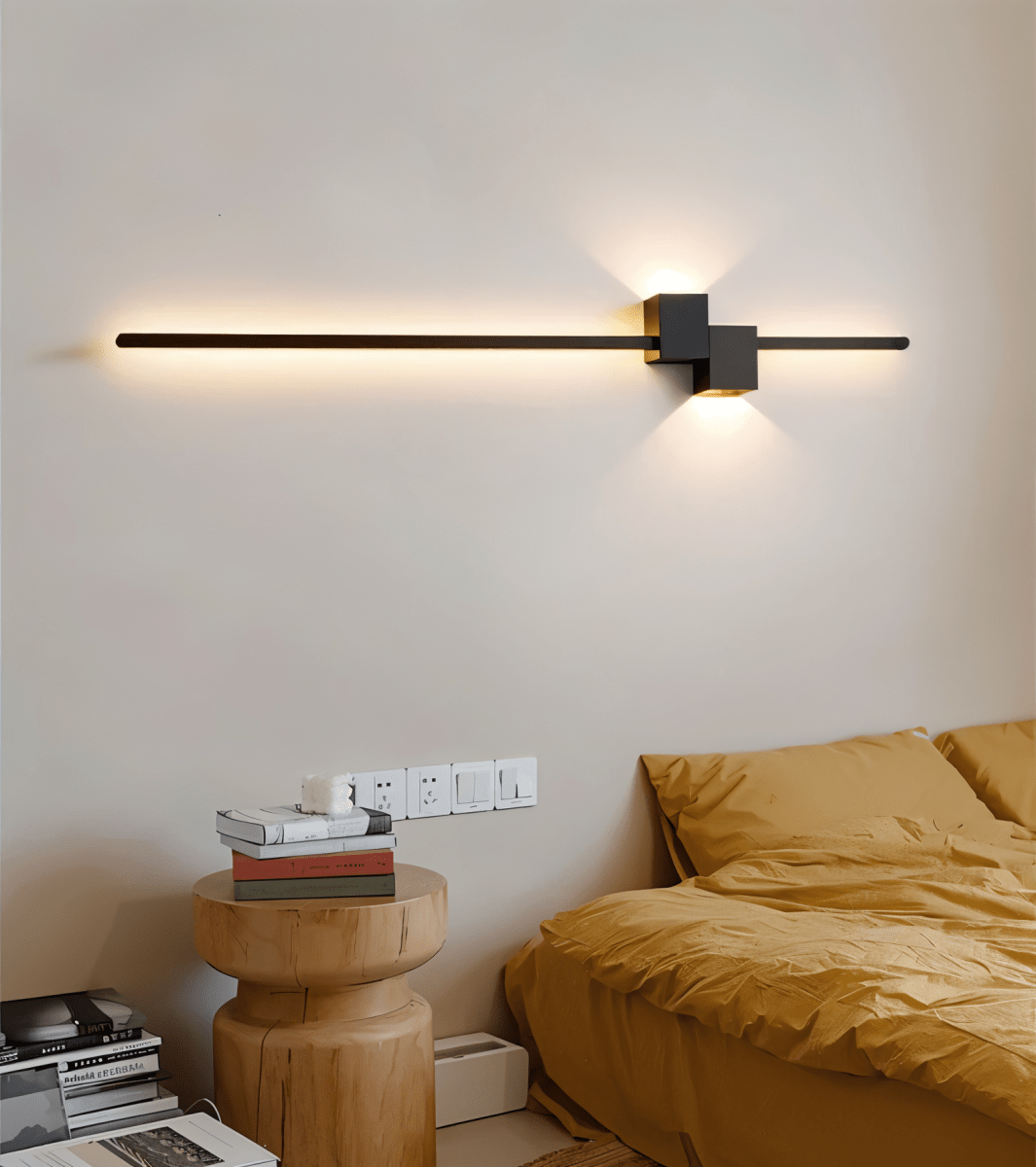 Energieffektiv LED designlampe for vegg. Gir behagelig indirekte lys i moderne stuer og soverom.