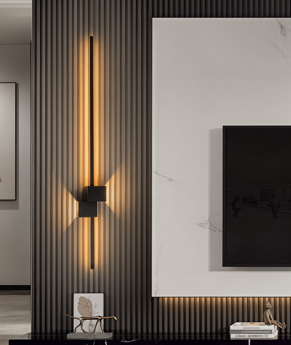 Enkel og moderne LED vegglampe med rene linjer. Perfekt for minimalistisk interiør i soverom eller stue.