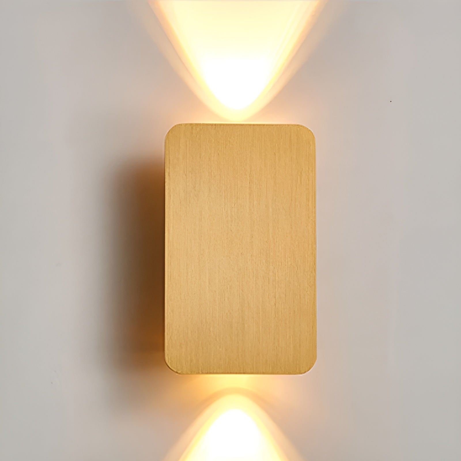 Hvit minimalistisk LED vegglampe for stilfull belysning. Passer inn i moderne interiør og hjemmeinnredning.