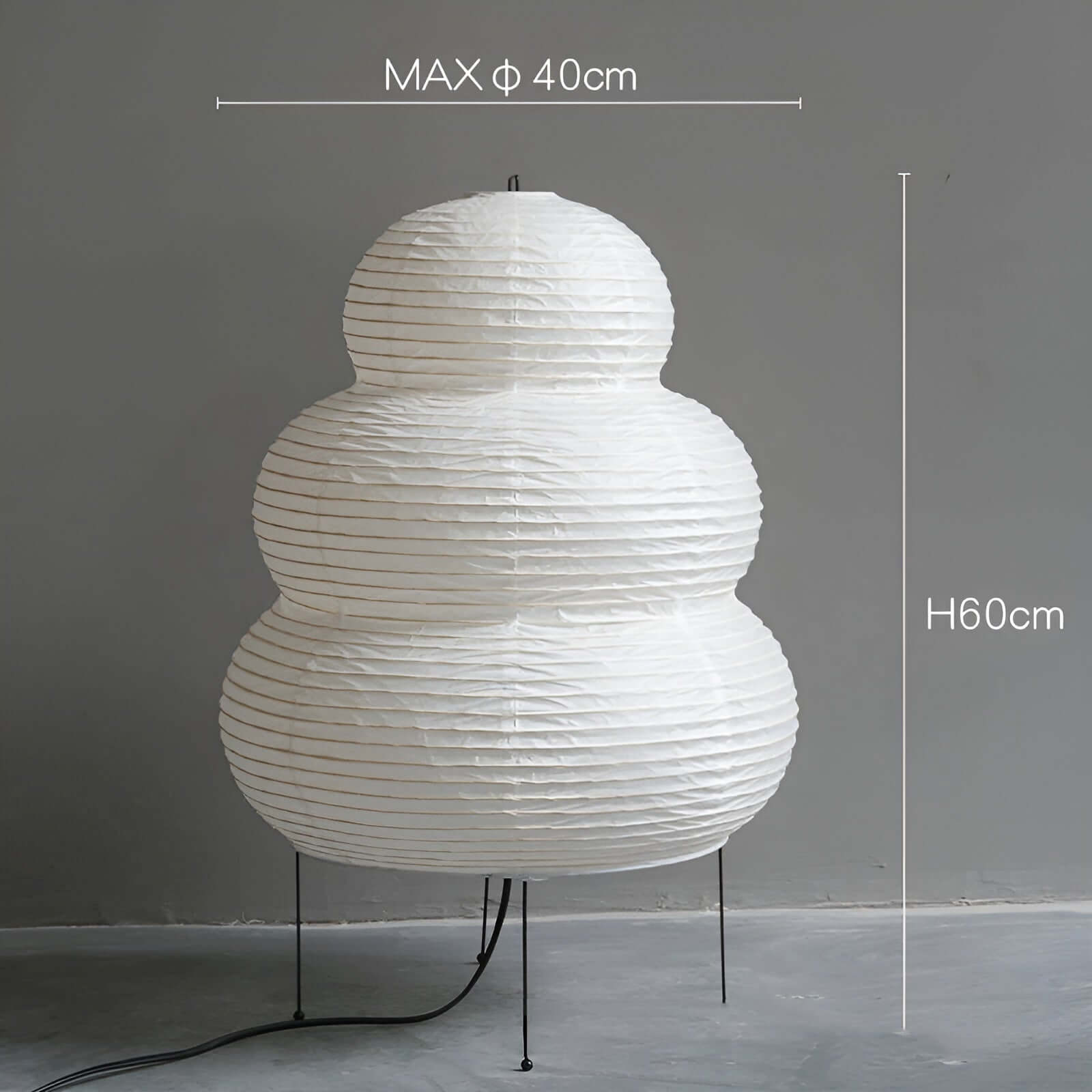 Stilren rispapirlampe som passer perfekt som bordlampe på nattbord, sidebord eller skrivebord. Moderne og hvit.