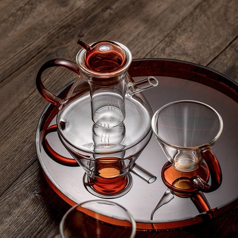 Nordisk minimalistisk te-sett i glass, ren design som passer ethvert moderne hjem og teelsker.