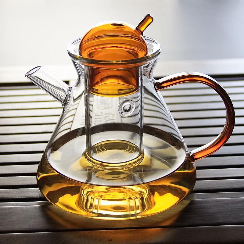 Perfekt gave til teelskeren: Elegant minimalistisk te-sett i nordisk design med tekanne og tekopper.