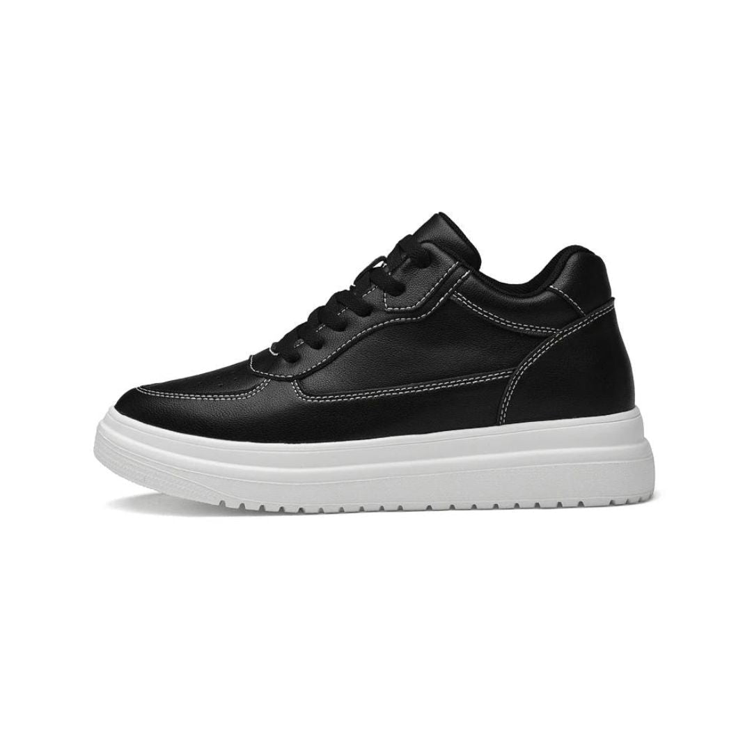 Moderne herresneakers med diskret høydeøkende design. Perfekte for streetwear og casual mote.
