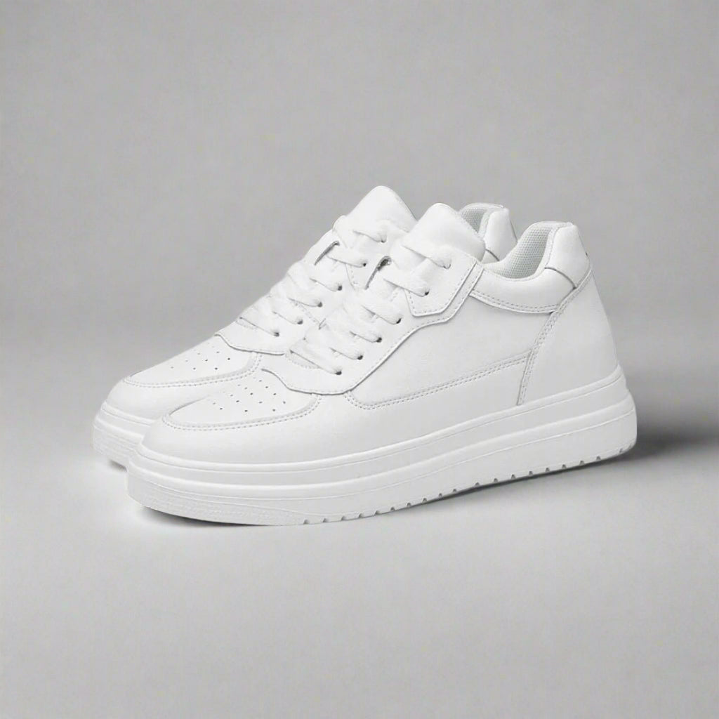 Stilrene herresneakers med skjult høyde. Diskret design for en elegant og høydeøkende stil.