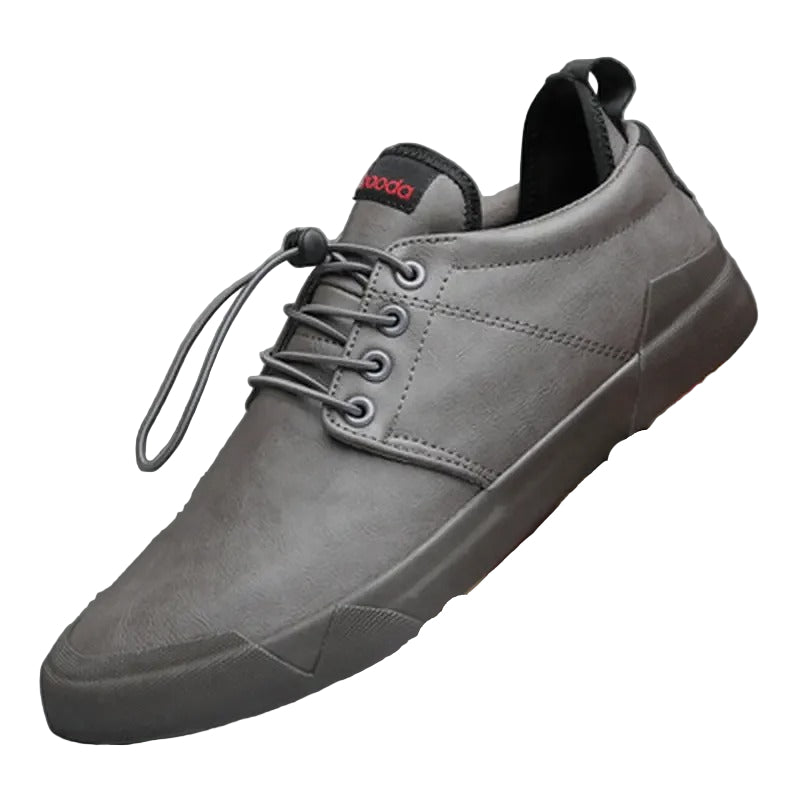 Minimalistiske slip-on herre joggesko i nøytral farge. Komfortable fritidssko for vår og sommer, perfekt for hverdagsbruk.