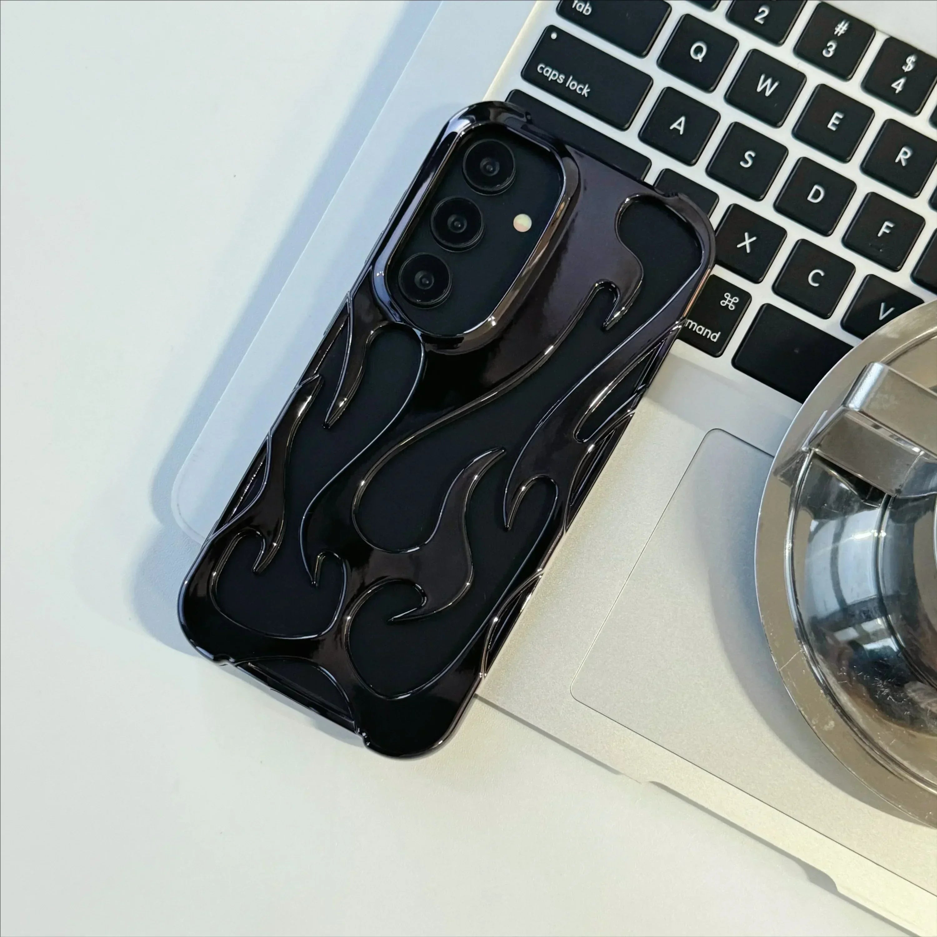 Moderne Samsung Galaxy deksel, 3D-flammedesign, robust og støtsikker telefonbeskyttelse.
