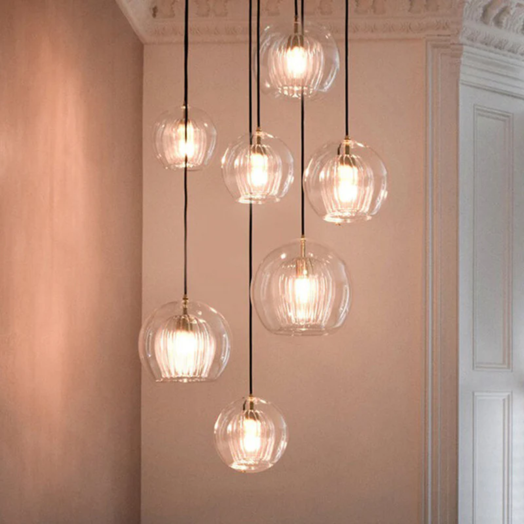 Vakker Aurora Sphere pendellampe i glass, moderne sfærisk design. LED, høydejusterbar taklampe for alle rom.
