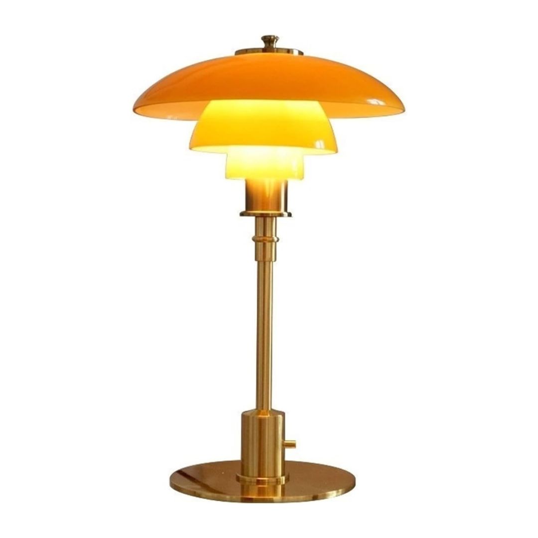 Minimalistisk bordlampe med matt finish; et moderne interiørdesignelement som passer ethvert rom.