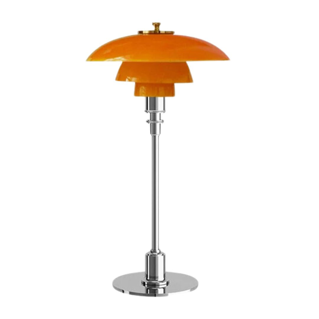 Skandinavisk design bordlampe som gir et varmt, inviterende lys. Ideell for soverom og kontor.