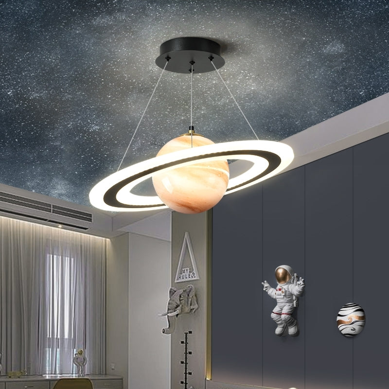Unik LED hengelampe med moderne planetdesign; dimbar funksjon for perfekt atmosfære i hjemmet.