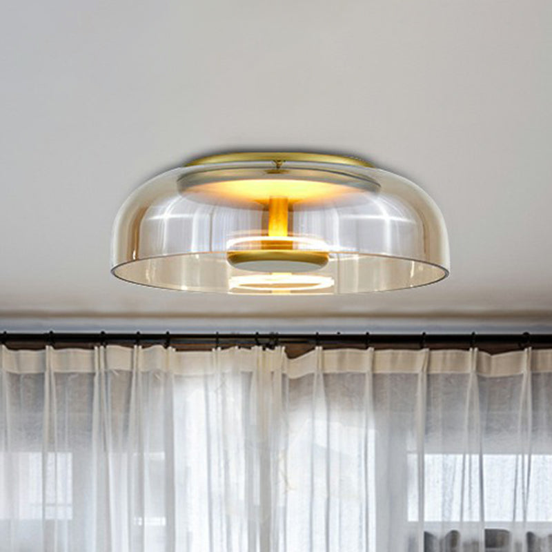 Detalj av moderne skålformet dimbar LED taklampe, en elegant løsning for hjemmets interiør belysning.