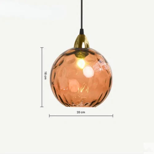 Moderne hengelampe med glasskule og justerbar lysfarge for tilpasset stemning i ethvert rom.