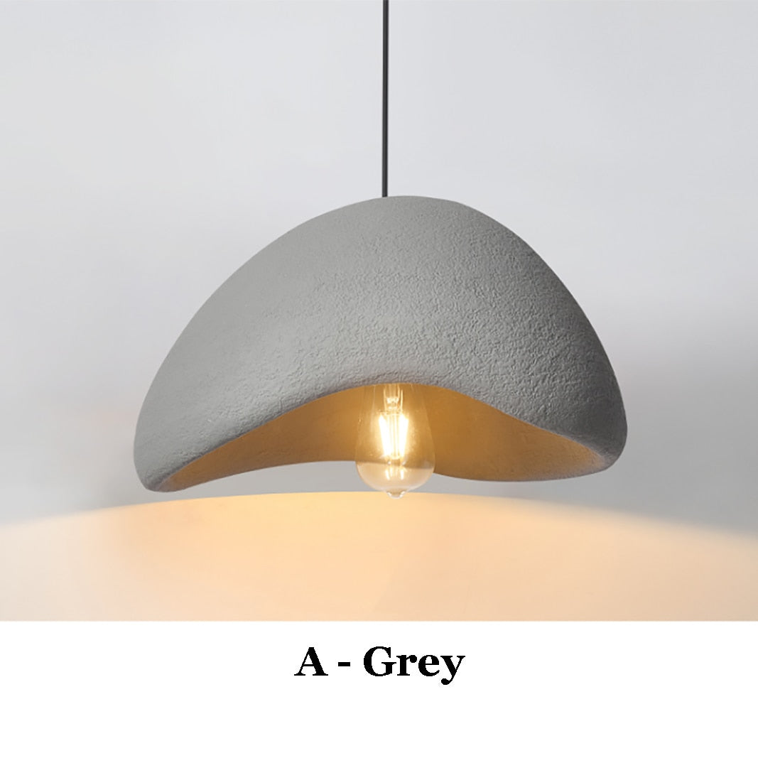 Grå moderne pendellampe. Elegant taklampe for stilfull belysning i stue og spisestue.