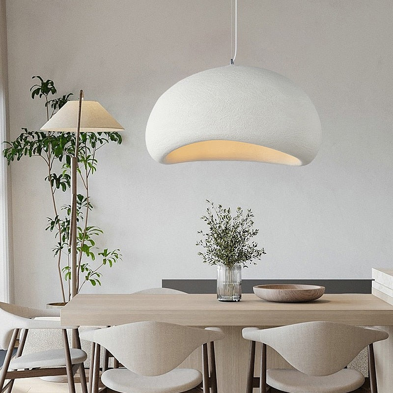 Grå pendellampe, en moderne taklampe for stue og spisestue. Dekorativ belysning.