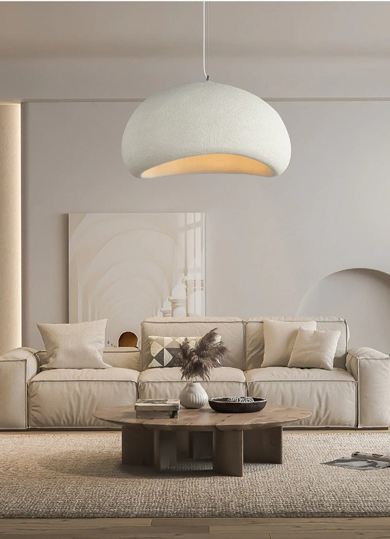 Dekorativ grå pendellampe, moderne belysning til stue. Stilfull taklampe interiør.