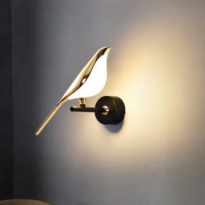 Stilren LED vegglampe med justerbart lys, perfekt for moderne hjemmeinnredning.