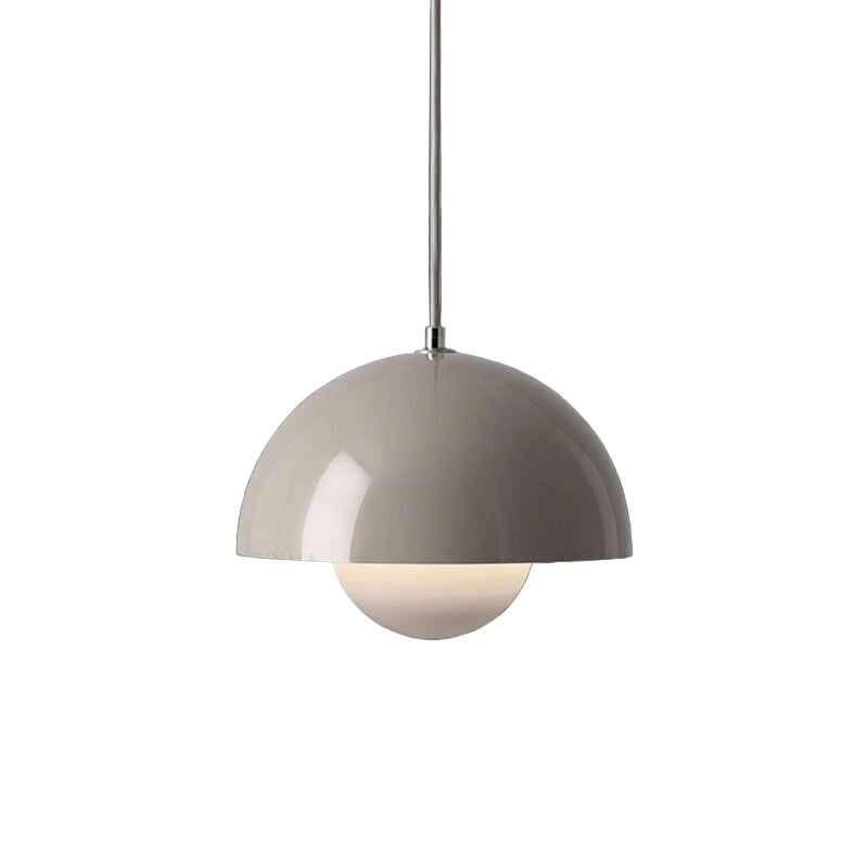 Moderne halvsirkel pendellampe for stilfullt interiør, perfekt over spisebordet.