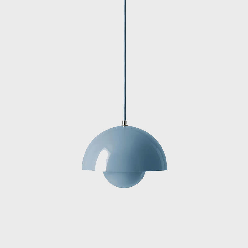 Elegant og moderne halvsirkel pendellampe, et blikkfang i ethvert rom.