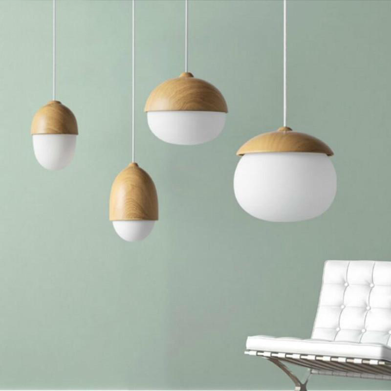 Justerbar pendellampe for moderne innredning. Treimitasjon og dekorativ stil for stue og spisestue.