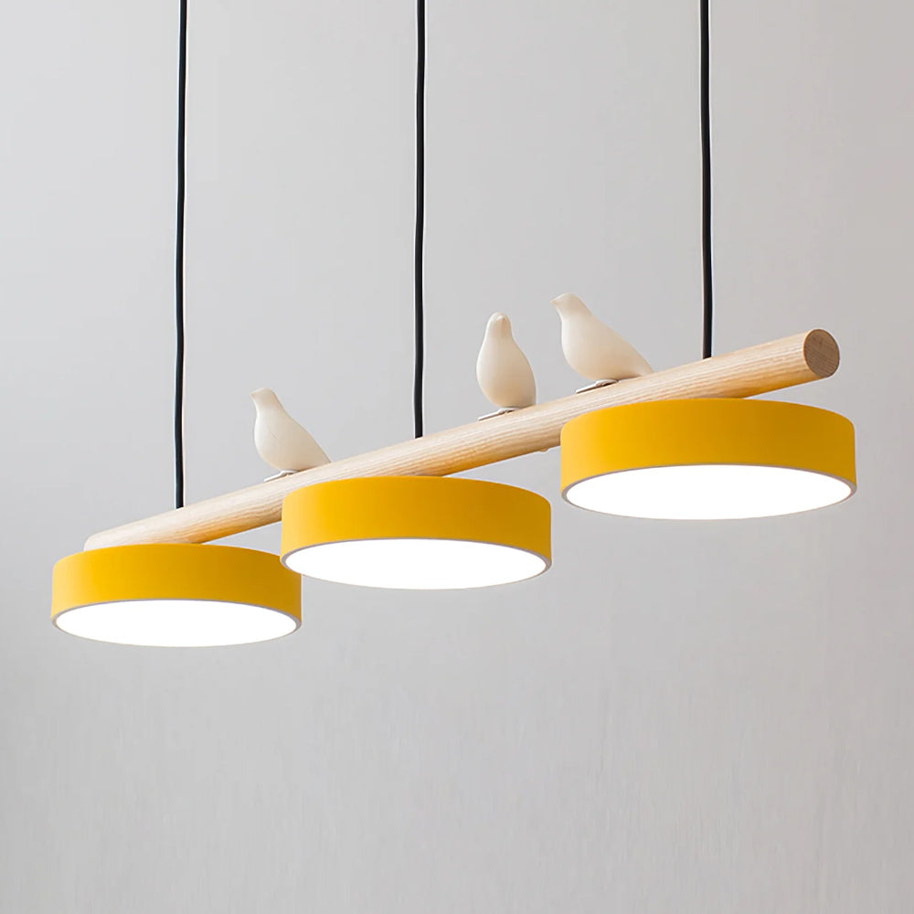 Spisebordlampe med LED og fugledetaljer, en designerlampe for et stilig hjem.