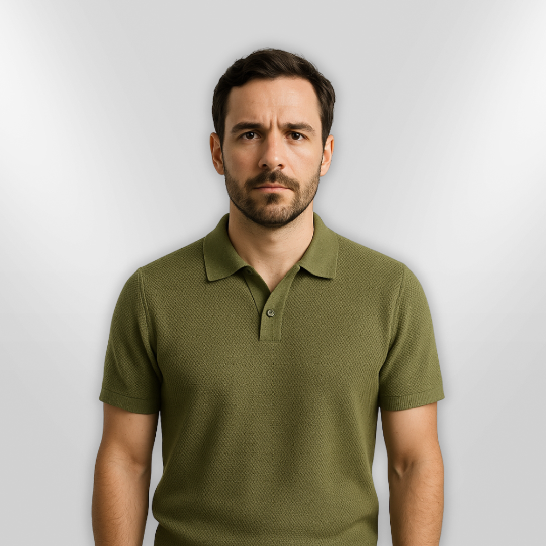 Stilfull grønn herre polo skjorte med frisk design, tilbyr pustende komfort for en casual, moderne look.