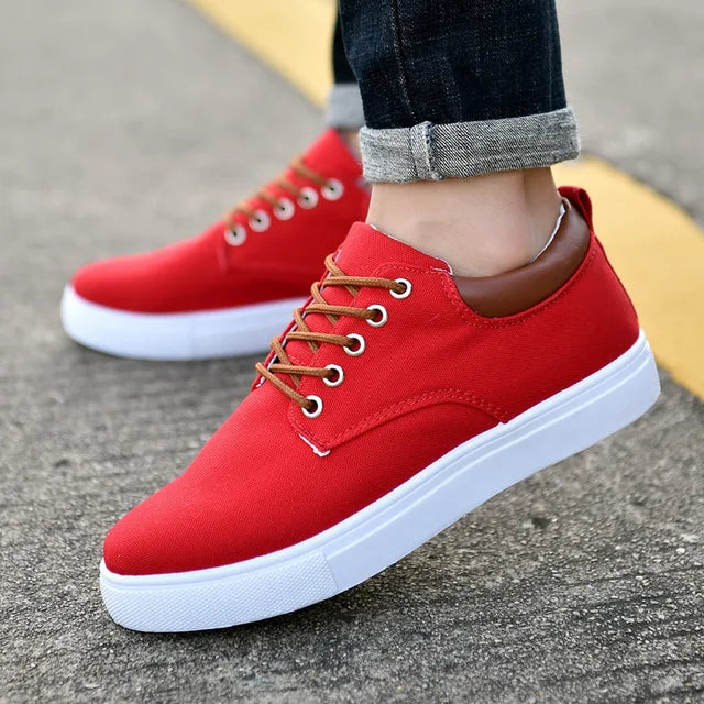 Allround herresko: moderne sneakers som er like perfekte til hverdag som til fest.