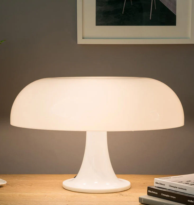 LED-sopplampe, moderne bordlampe for stue og soverom. Energieffektiv minimalistisk interiørlys og dekor.