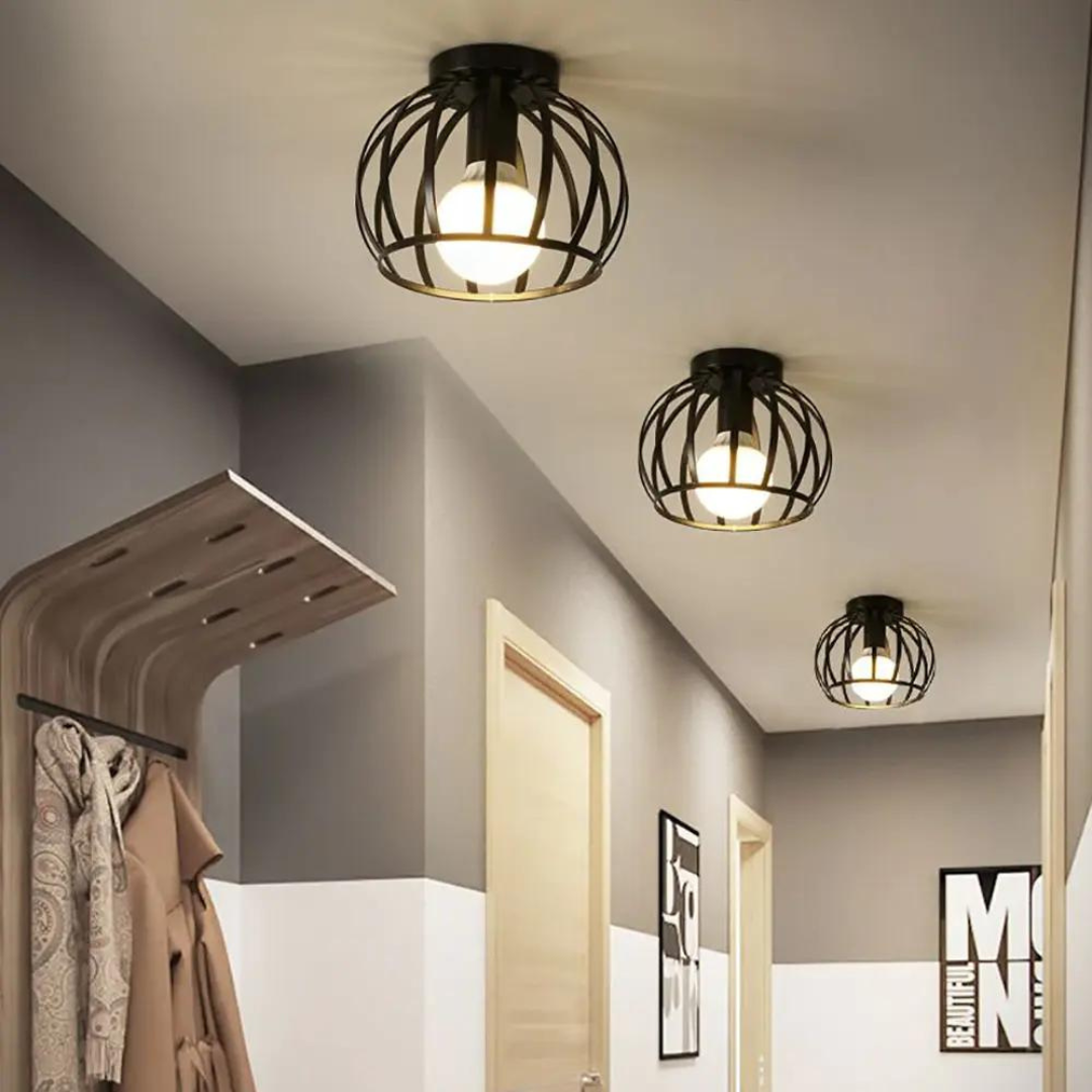 Moderne industriell taklampe med åpen design i sort metall. Perfekt for stue/soverom, dimbar og LED-kompatibel.