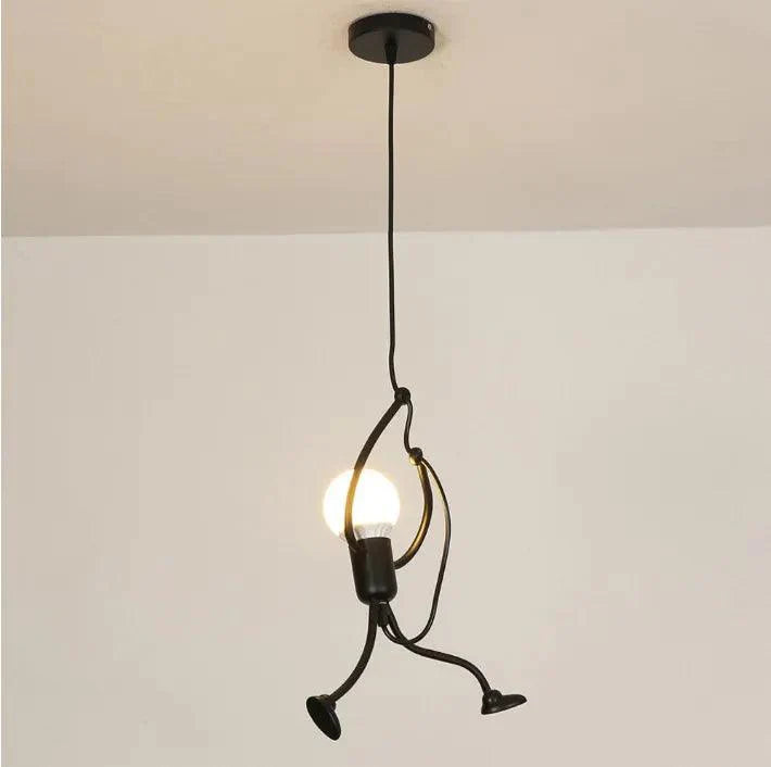 Moderne justerbar taklampe i stickman-design for stue eller kontor. Dekorativ og funksjonell belysning.