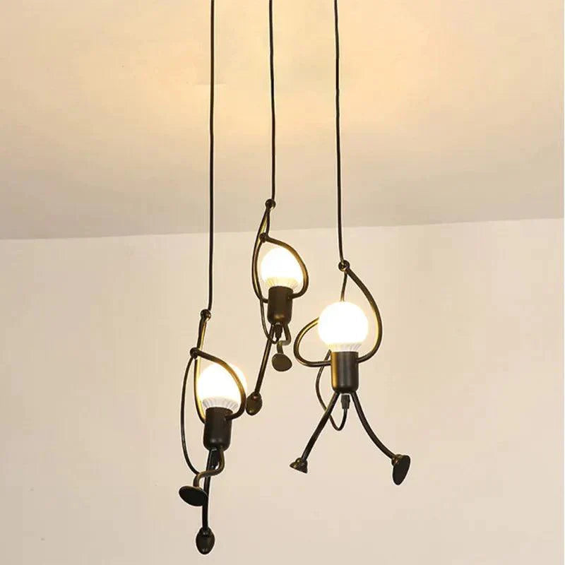 Justerbar taklampe med trifarget lys og moderne design. Ideell for soverom, stue eller kontor. LED-kompatibel.