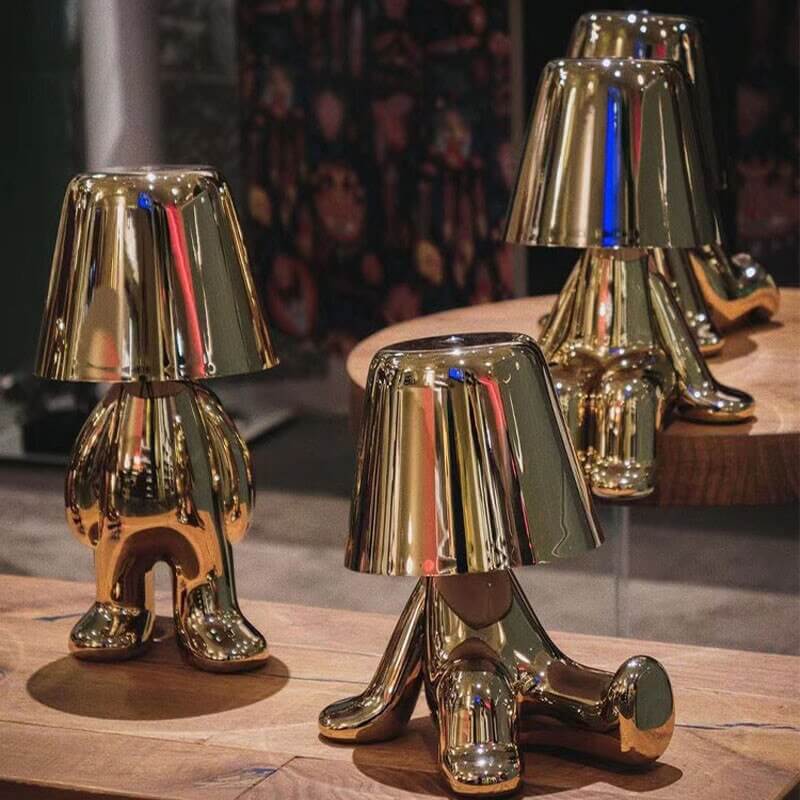 Moderne kunst bordlampe i sølv. Elegant design, justerbart LED-lys. Perfekt gaveidé for interiør.