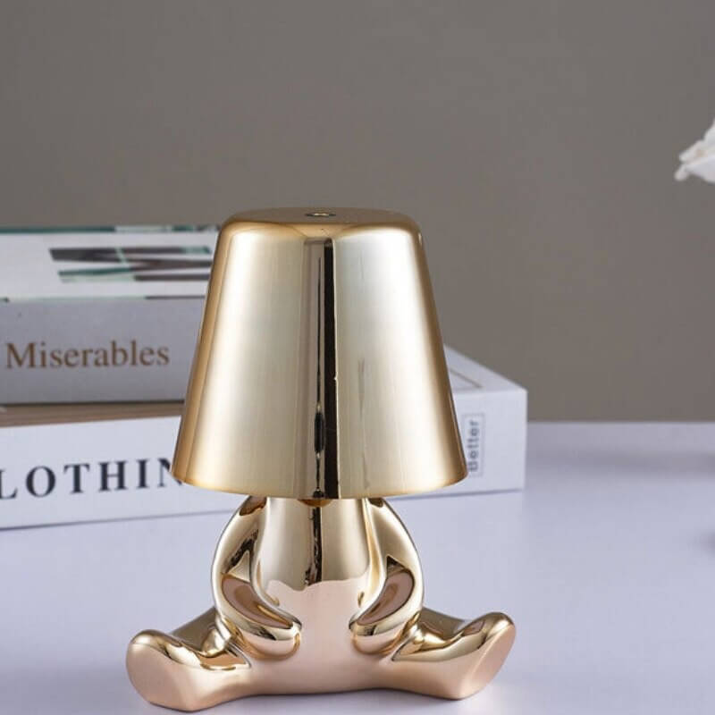 Elegant sølvfarget designlampe. Moderne bordlampe med justerbart lys for interiørdekorasjon.