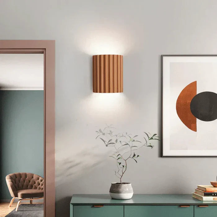 Dekorativ vegglampe, moderne og kunstnerisk, ideell som belysning for stilfullt hjem.