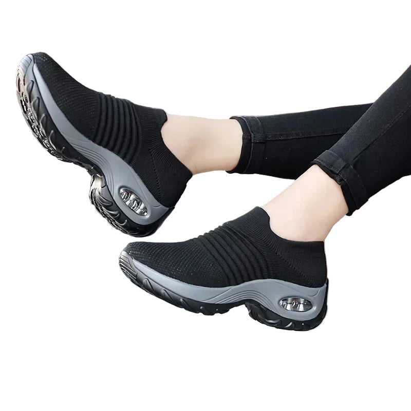 Moderne kvinne joggesko for aktiv hverdag. Lette og stilige sportssko for damer.