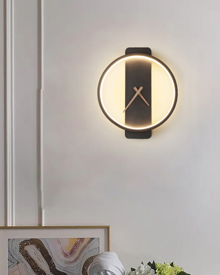 Unik LED digital veggklokke for et moderne, stilfullt hjem med tydelig tidsvisning.