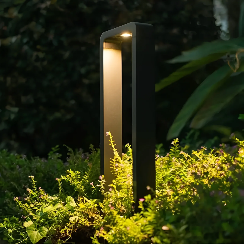 Elegant LED hagelys for moderne uteinteriør. Skap en innbydende atmosfære med effektiv hagebelysning.