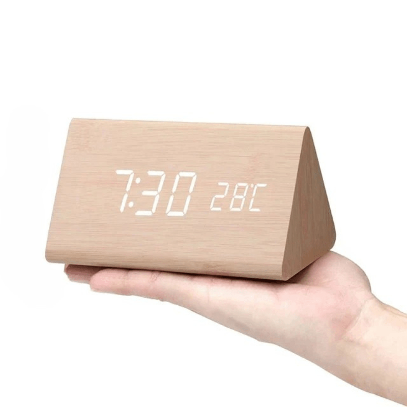 Bakside av den trådløse LED-klokken, viser rent design uten synlige ledninger, med fokus på minimalistisk stil.
