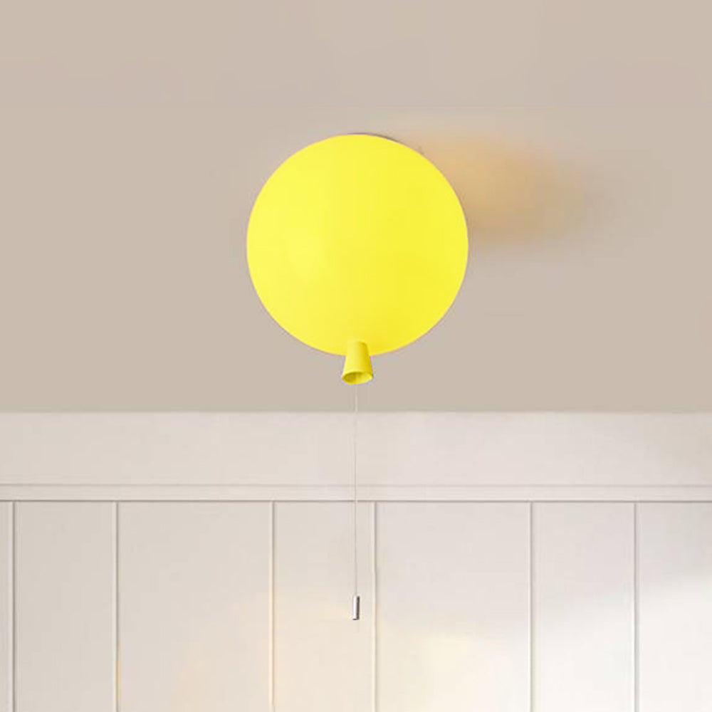 Rund LED taklampe med varmhvitt lys. Moderne innendørs lampe for soverom og barnerom. Myk og behagelig.