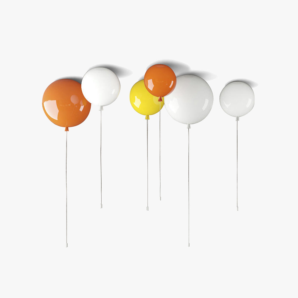 Fargerik LED taklampe, rund og moderne. Perfekt for barnerom med myk innendørs belysning.