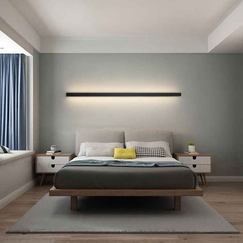 Elegant sort LED vegglampe med minimalistisk design. Gir moderne og dekorativ belysning i ethvert rom.