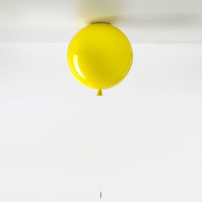 Moderne LED taklampe med minimalistisk design, forbedrer interiør med stemningsfull belysning i hjemmet.